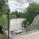 Lovely Holiday Home With Private Barbecue